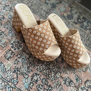 Women's Tan Floral Slide Sandals